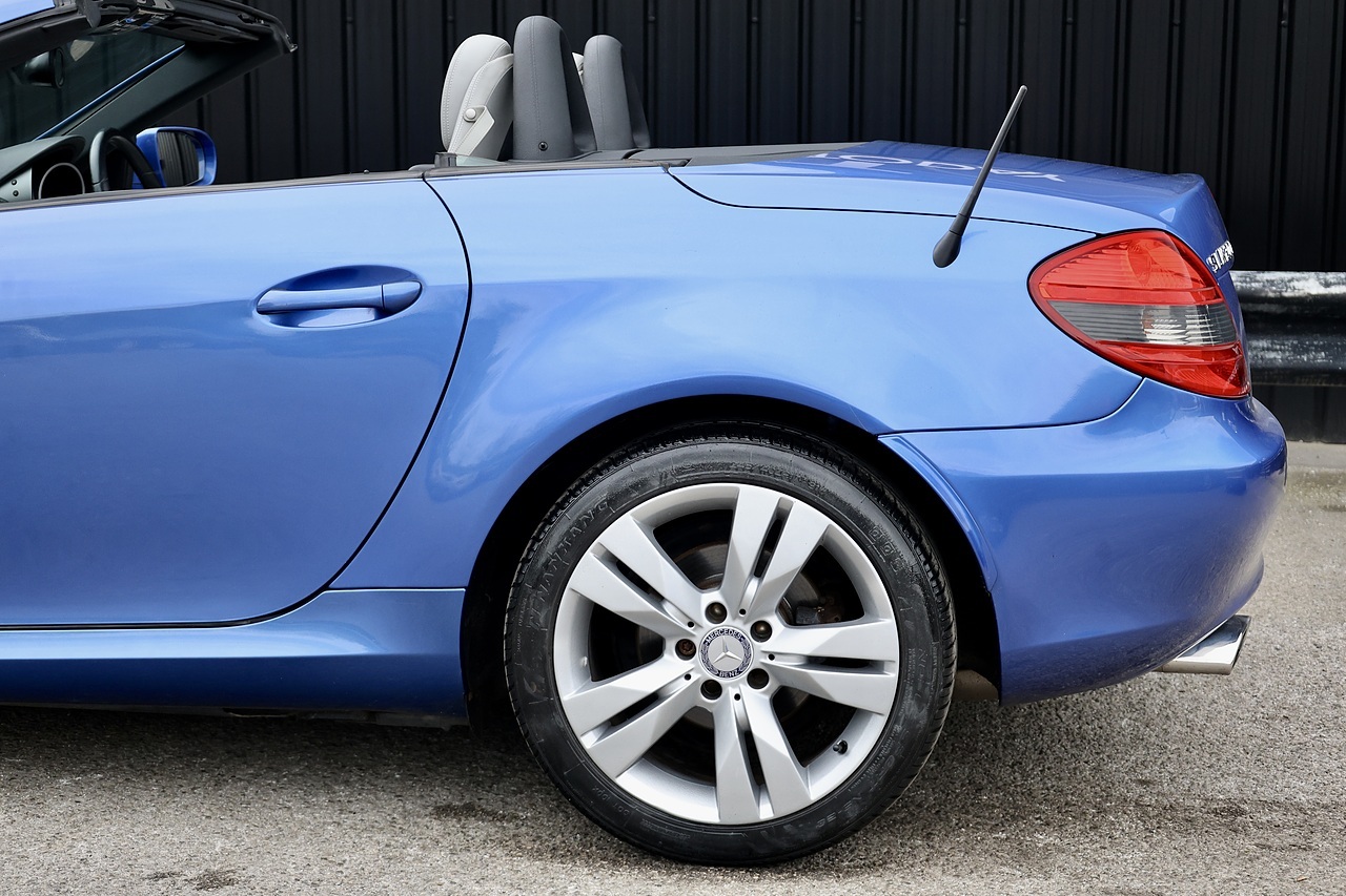 Mercedes-Benz SLK 200K Designo Paint + Designo Interior + AirScarf + £7k Cost options - Large 30
