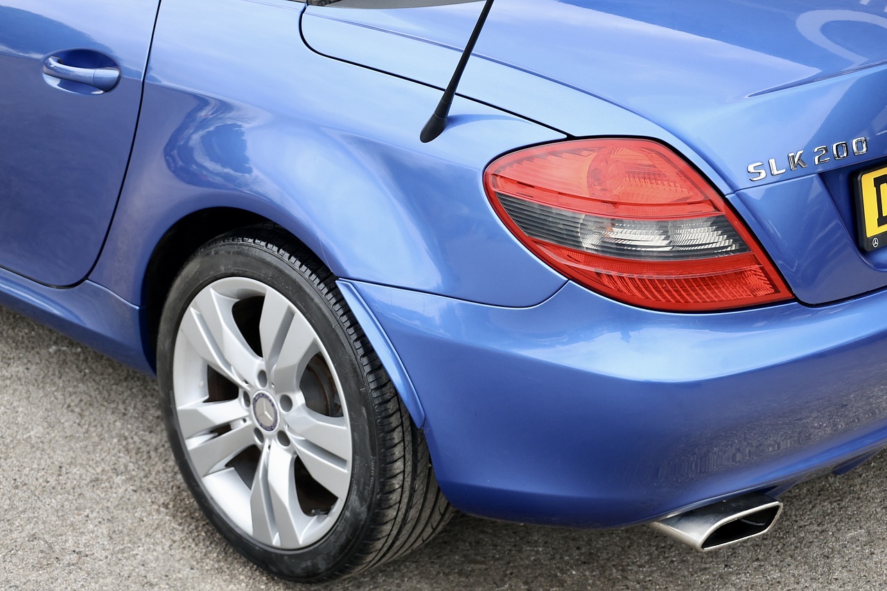 Mercedes-Benz SLK 200K Designo Paint + Designo Interior + AirScarf + £7k Cost options - Large 31