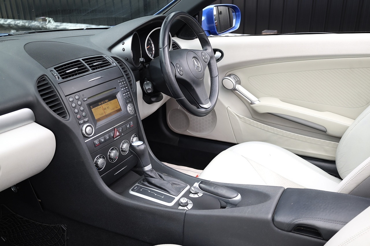 Mercedes-Benz SLK 200K Designo Paint + Designo Interior + AirScarf + £7k Cost options - Large 10