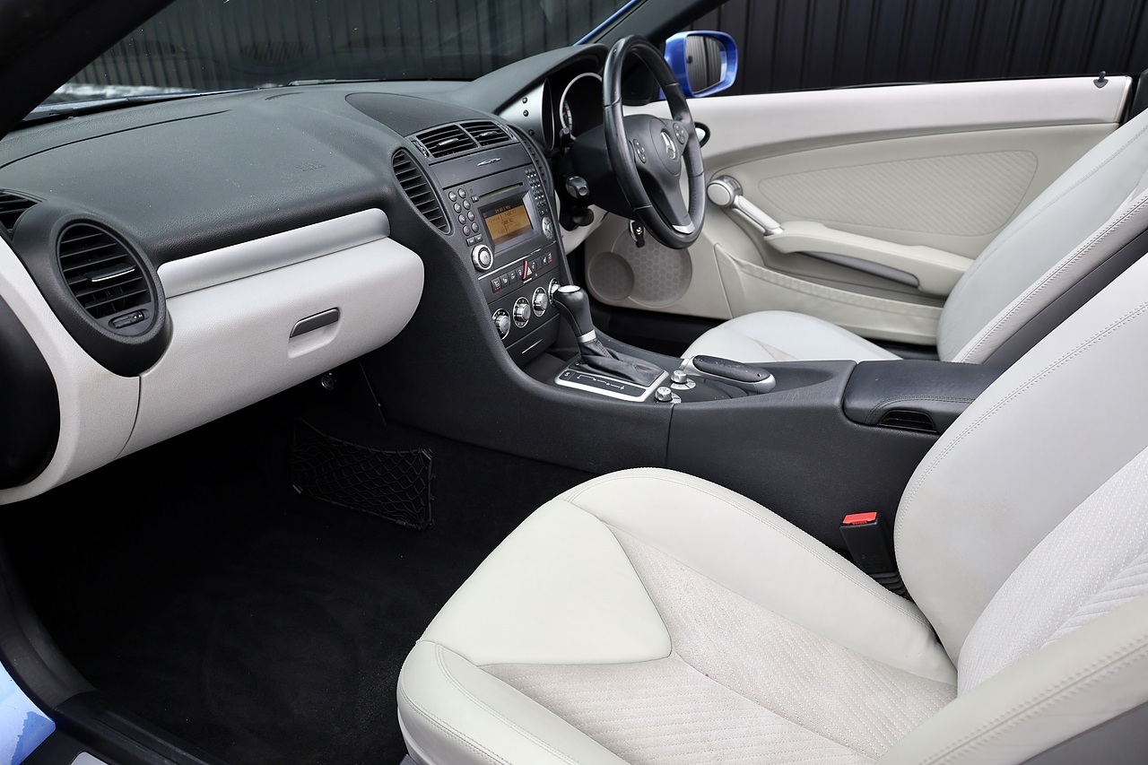 Mercedes-Benz SLK 200K Designo Paint + Designo Interior + AirScarf + £7k Cost options - Large 2
