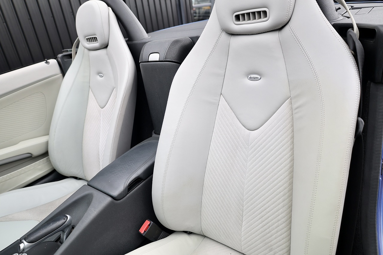Mercedes-Benz SLK 200K Designo Paint + Designo Interior + AirScarf + £7k Cost options - Large 25