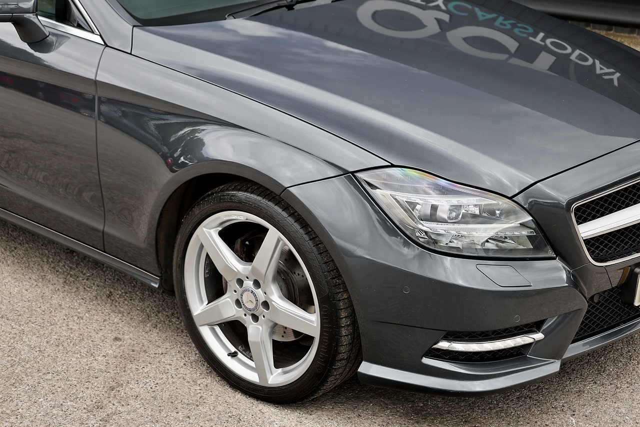 Mercedes-Benz CLS 250 CDI AMG Sport 1 Former Keeper + 12 Services - Large 23