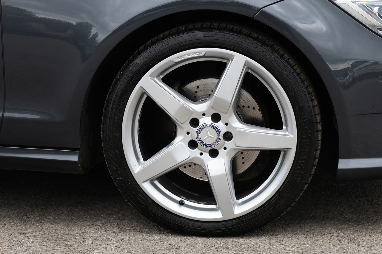 Mercedes-Benz CLS 250 CDI AMG Sport 1 Former Keeper + 12 Services - Large 35