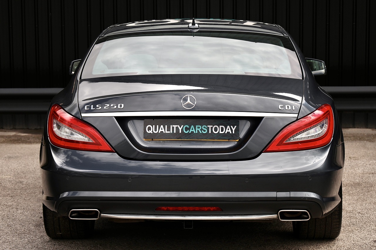 Mercedes-Benz CLS 250 CDI AMG Sport 1 Former Keeper + 12 Services - Large 4