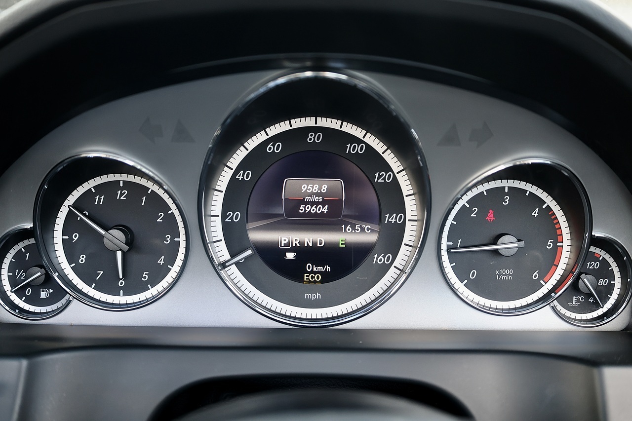 Mercedes-Benz E220 CDI AMG Sport Convertible 1 Former Keeper + Full Service History - Large 17