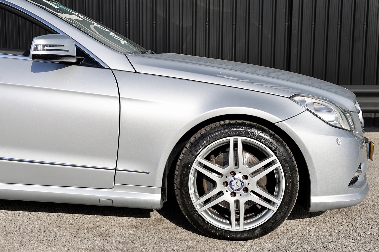 Mercedes-Benz E220 CDI AMG Sport Convertible 1 Former Keeper + Full Service History - Large 24