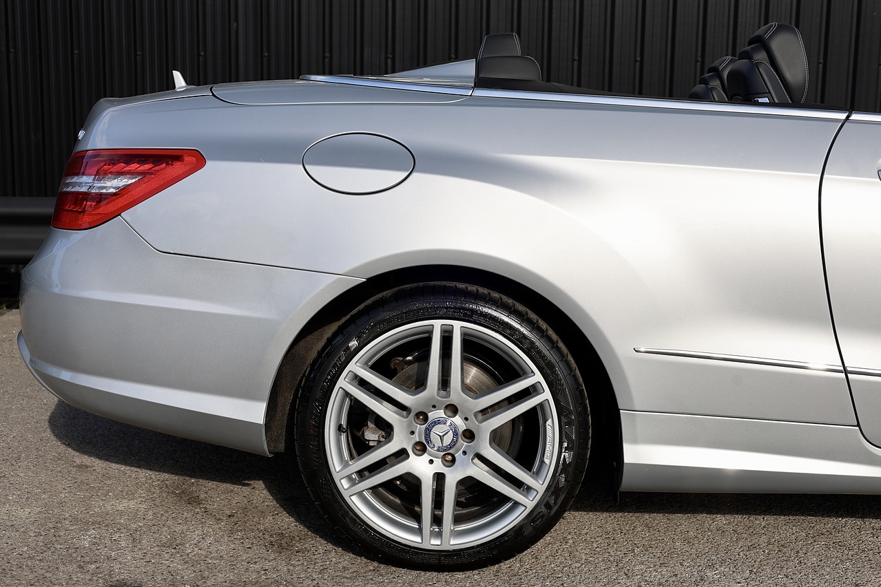 Mercedes-Benz E220 CDI AMG Sport Convertible 1 Former Keeper + Full Service History - Large 23