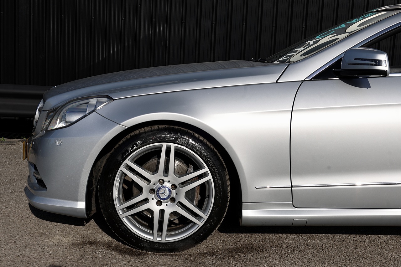 Mercedes-Benz E220 CDI AMG Sport Convertible 1 Former Keeper + Full Service History - Large 27