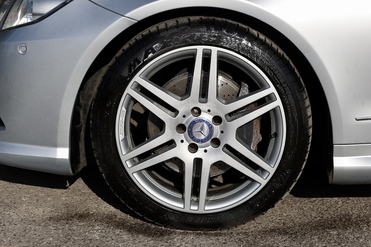Mercedes-Benz E220 CDI AMG Sport Convertible 1 Former Keeper + Full Service History - Large 38