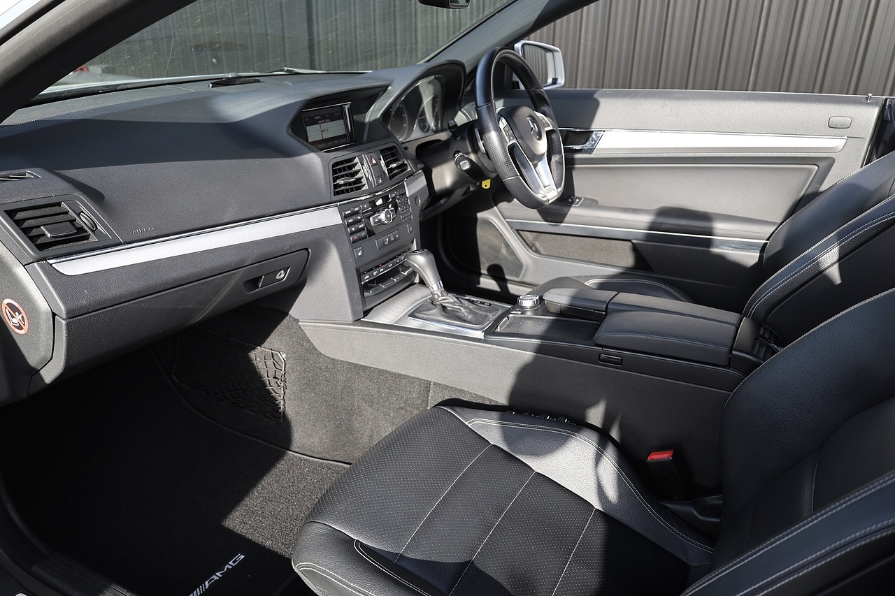 Mercedes-Benz E220 CDI AMG Sport Convertible 1 Former Keeper + Full Service History - Large 2