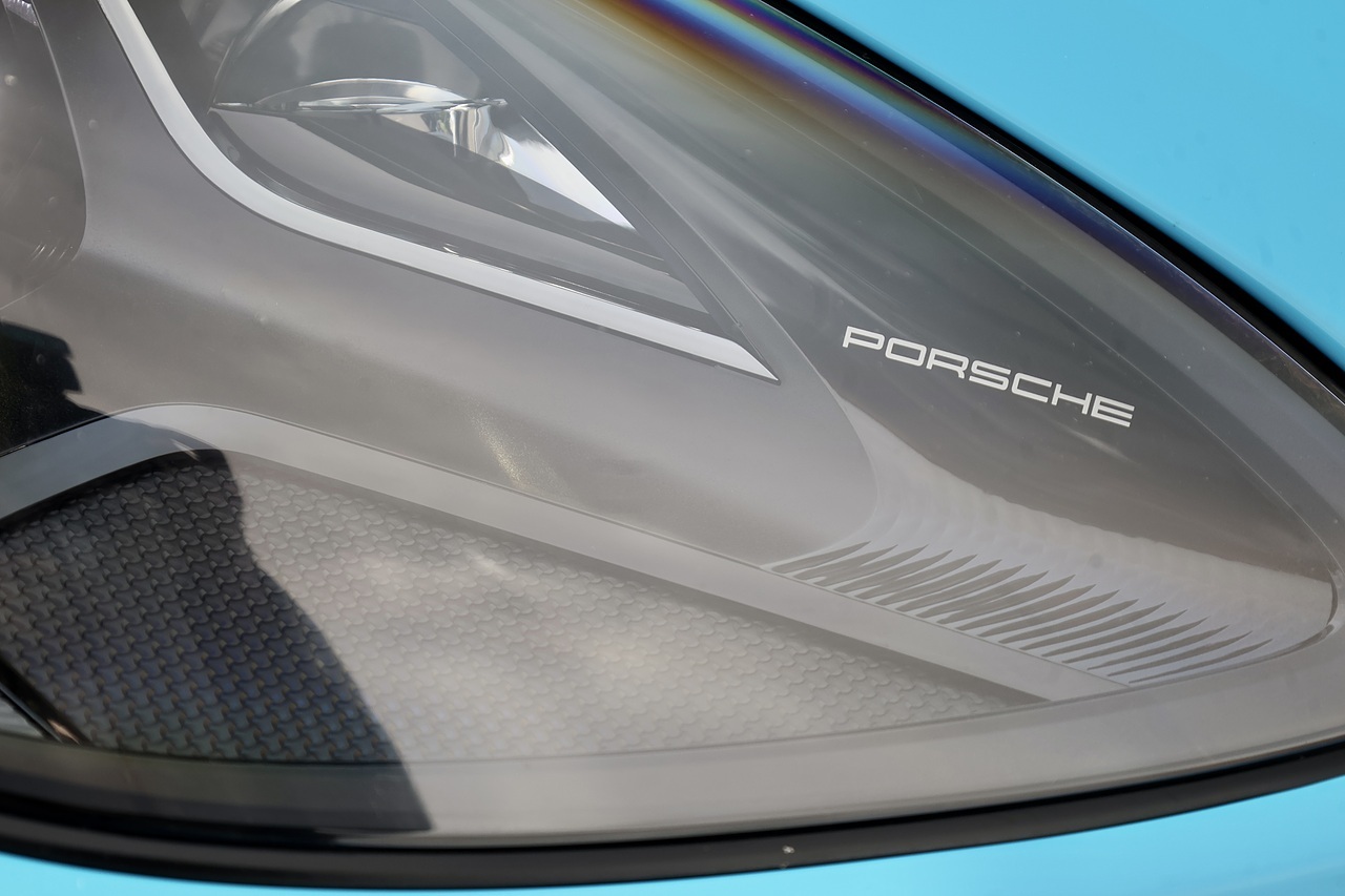 Porsche Macan £16,000 Cost Options + Pano Roof + PASM + BOSE - Large 14