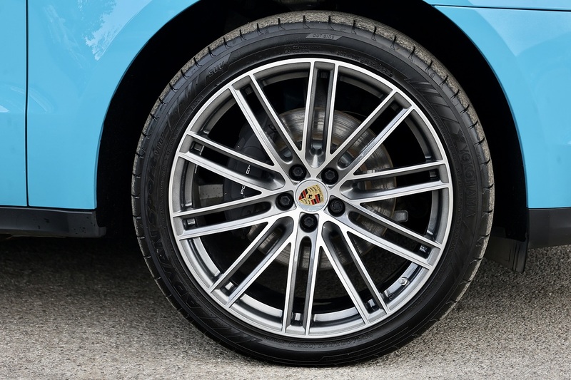 Porsche Macan £16,000 Cost Options + Pano Roof + PASM + BOSE Image 37