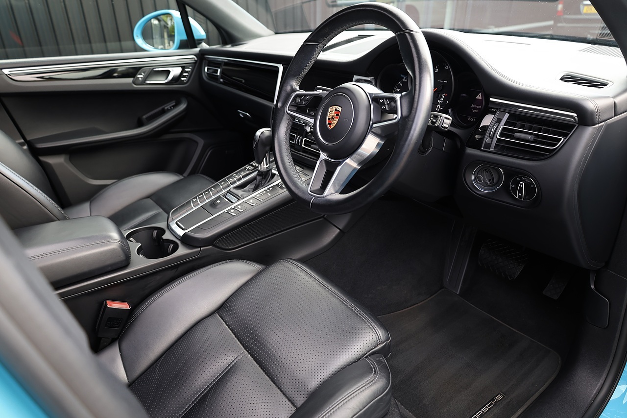 Porsche Macan £16,000 Cost Options + Pano Roof + PASM + BOSE - Large 6