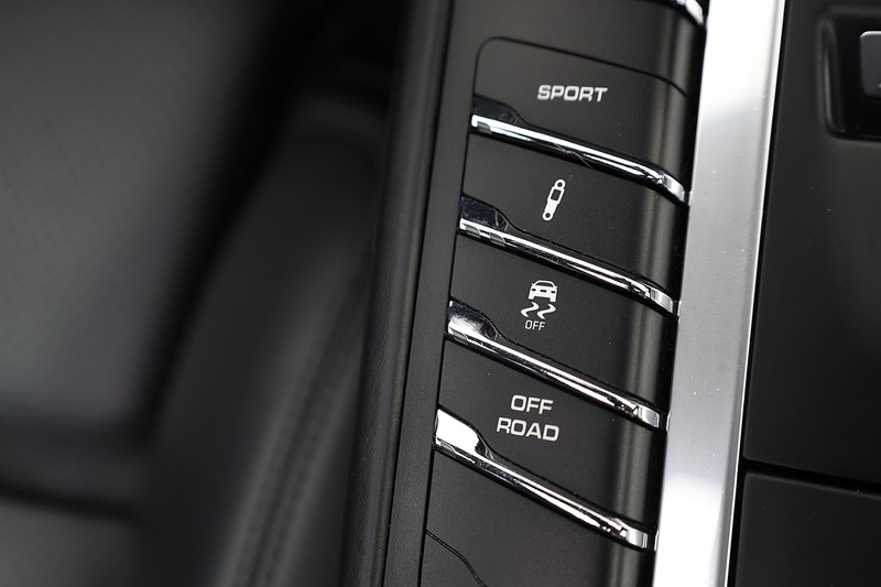Porsche Macan £16,000 Cost Options + Pano Roof + PASM + BOSE Image 25