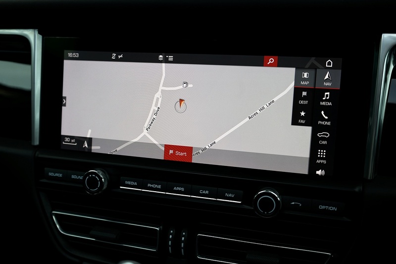 Porsche Macan £16,000 Cost Options + Pano Roof + PASM + BOSE Image 27