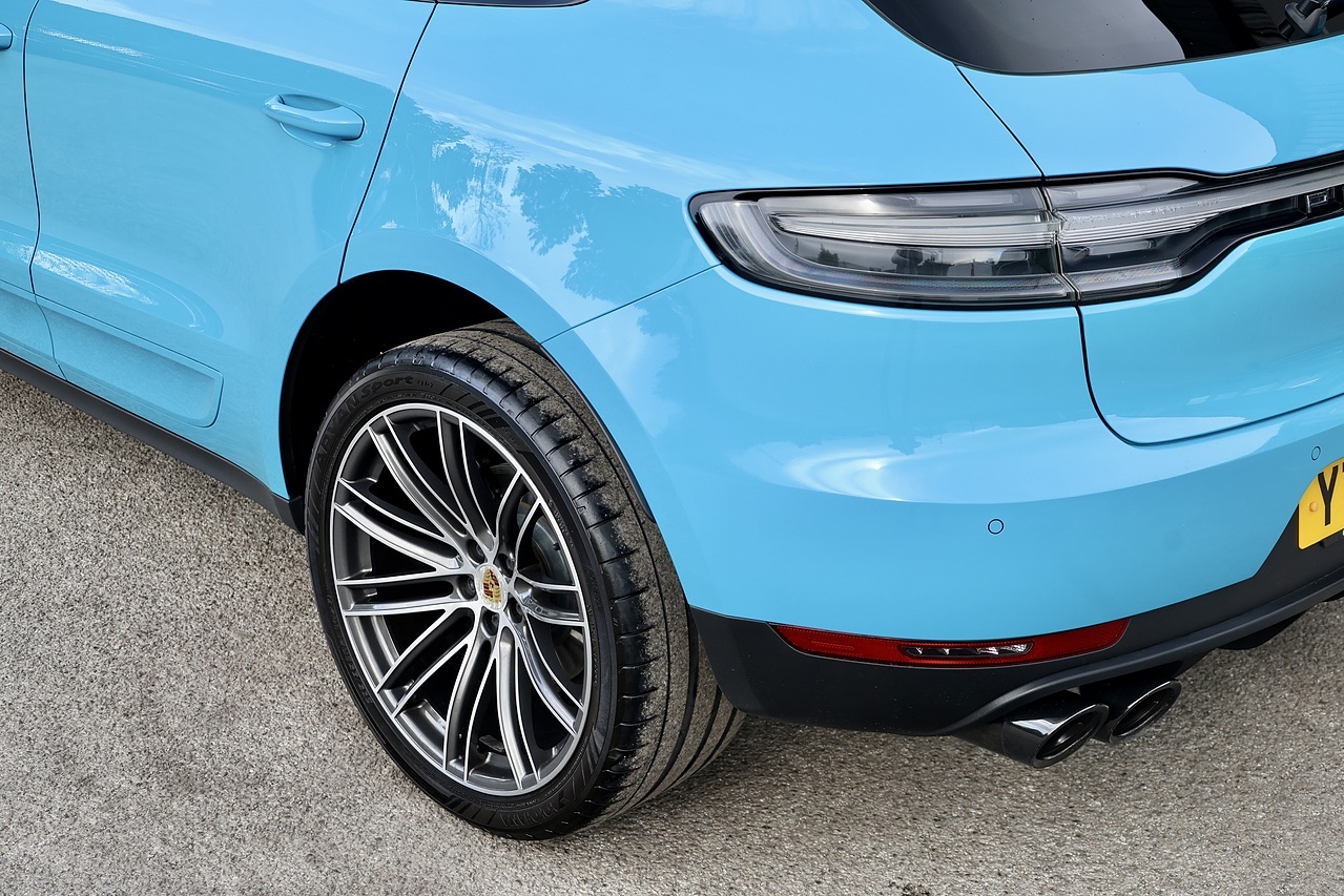 Porsche Macan £16,000 Cost Options + Pano Roof + PASM + BOSE - Large 35