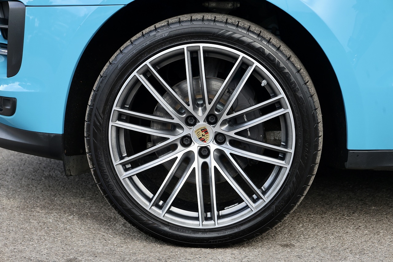 Porsche Macan £16,000 Cost Options + Pano Roof + PASM + BOSE - Large 39