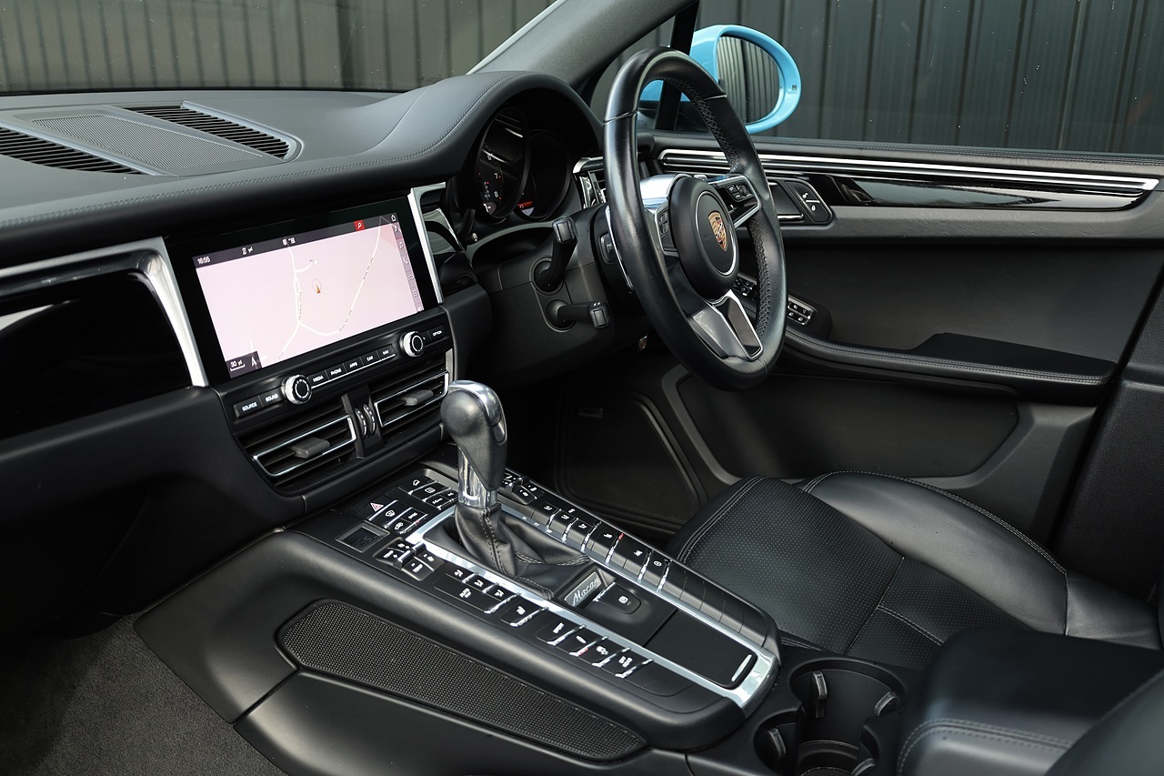 Porsche Macan £16,000 Cost Options + Pano Roof + PASM + BOSE - Large 8
