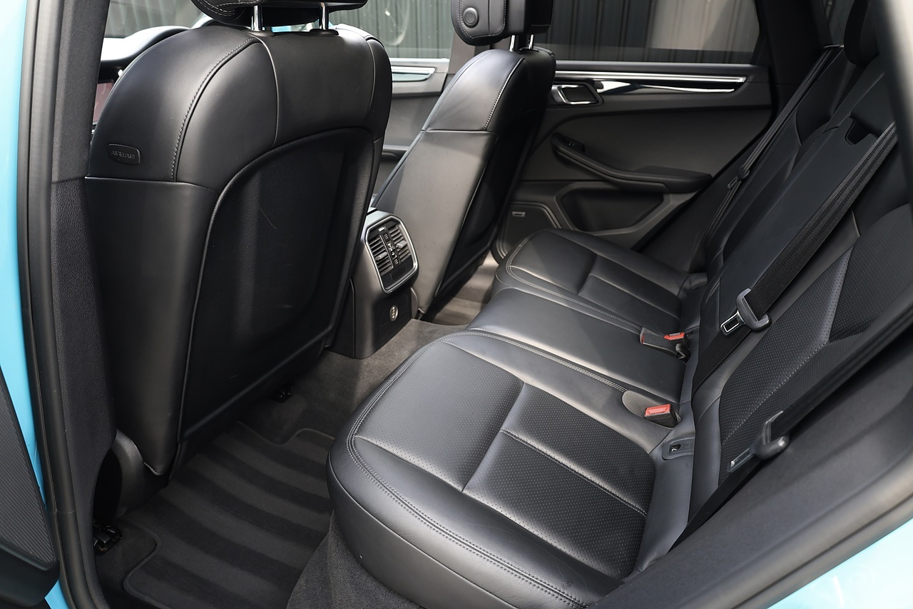Porsche Macan £16,000 Cost Options + Pano Roof + PASM + BOSE - Large 42