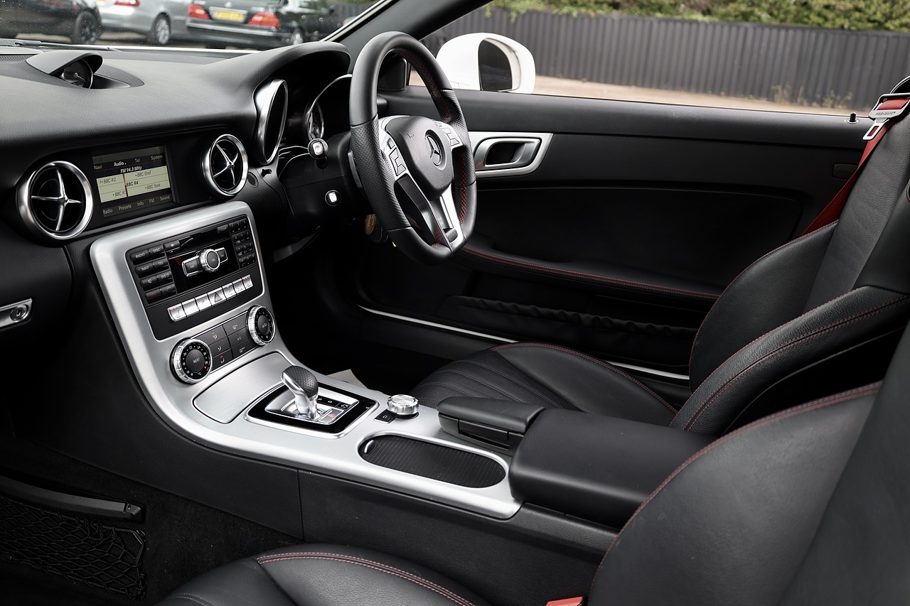 Mercedes-Benz SLK 200 AMG Sport SLK 200 AMG Sport 2.0 2dr Convertible Automatic Petrol - Large 5