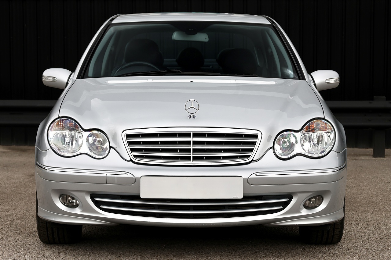 Mercedes-Benz C180 K Avantgarde SE Last Owner 2014 + Comprehensive History - Large 3