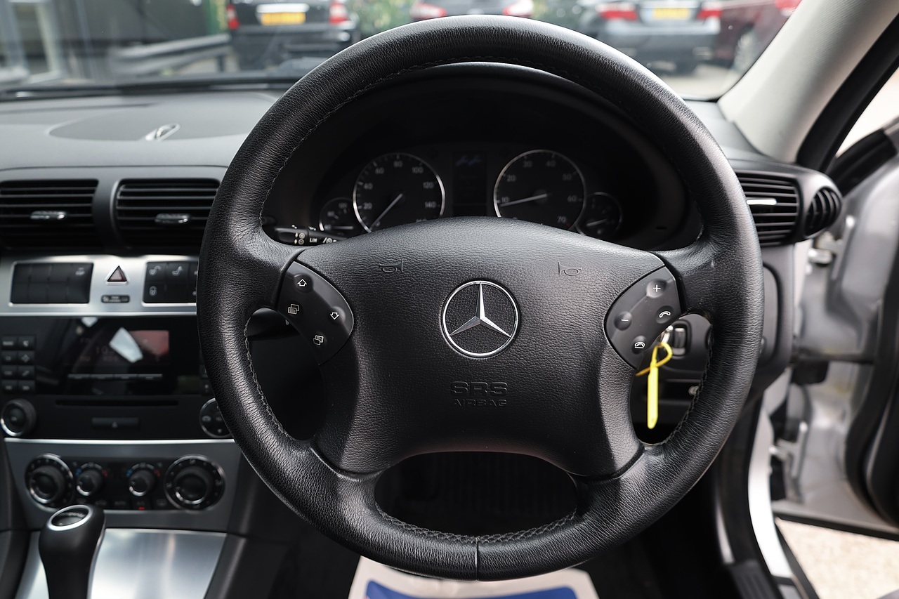 Mercedes-Benz C180 K Avantgarde SE Last Owner 2014 + Comprehensive History - Large 23