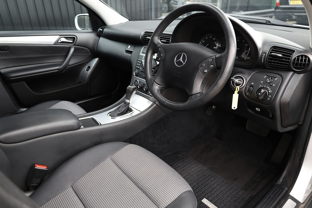 Mercedes-Benz C180 K Avantgarde SE Last Owner 2014 + Comprehensive History - Large 5