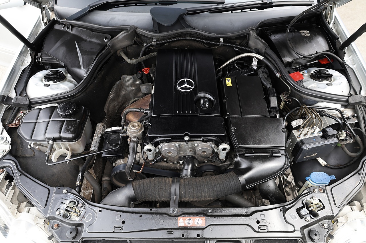 Mercedes-Benz C180 K Avantgarde SE Last Owner 2014 + Comprehensive History - Large 24