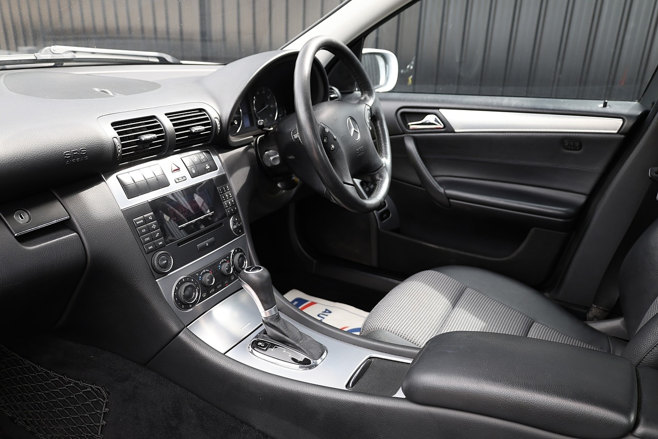 Mercedes-Benz C180 K Avantgarde SE Last Owner 2014 + Comprehensive History - Large 6