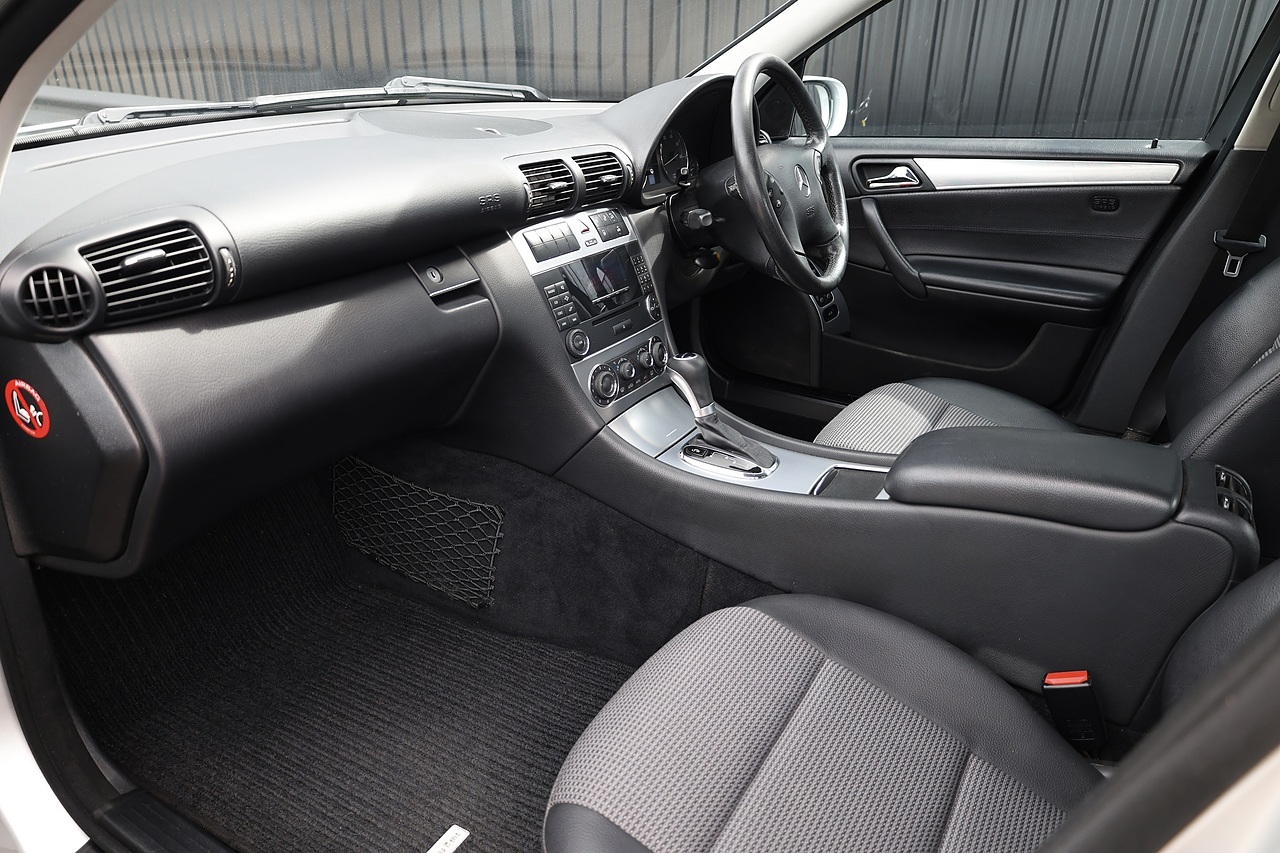 Mercedes-Benz C180 K Avantgarde SE Last Owner 2014 + Comprehensive History - Large 2