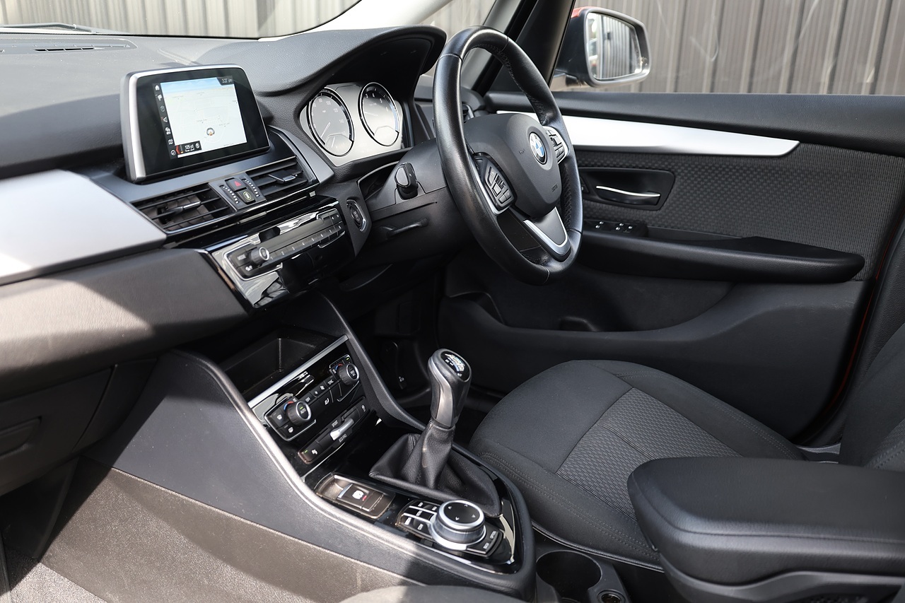 BMW 218i SE Active Tourer Full BMW Main Dealer History + Sat Nav - Large 9