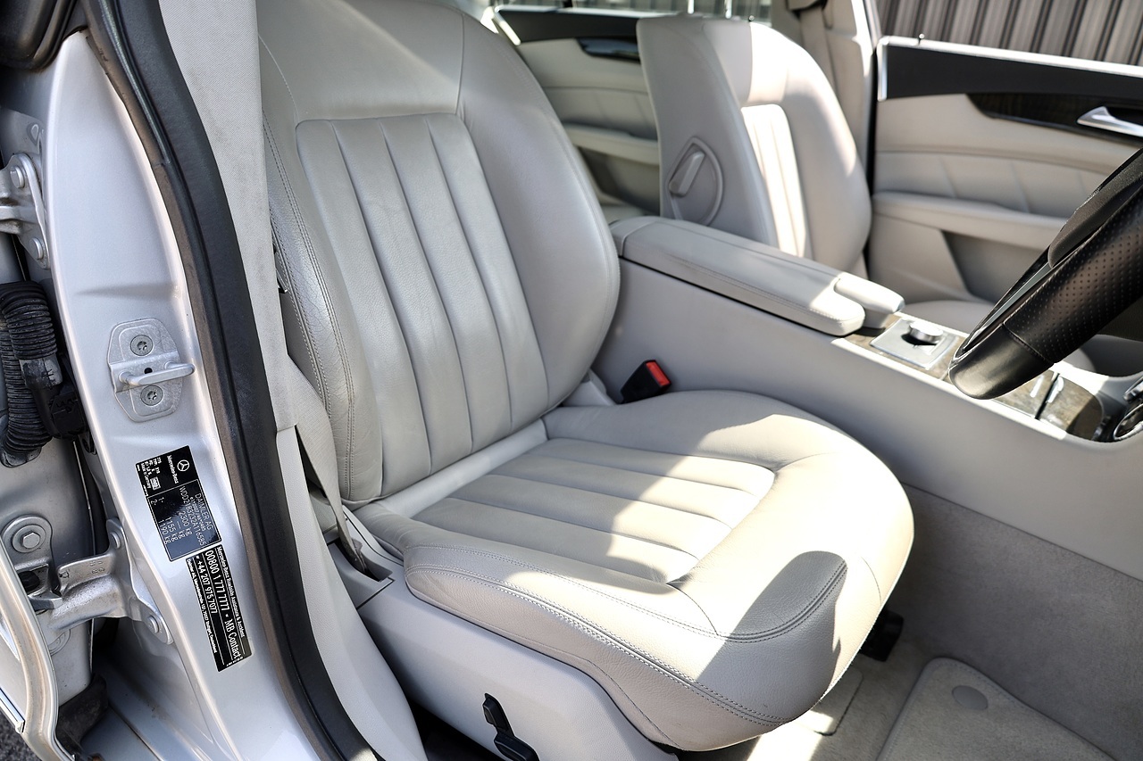 Mercedes-Benz CLS 350 Full Mercedes Main Dealer History - Large 11