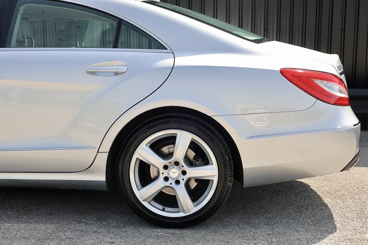 Mercedes-Benz CLS 350 Full Mercedes Main Dealer History - Large 29