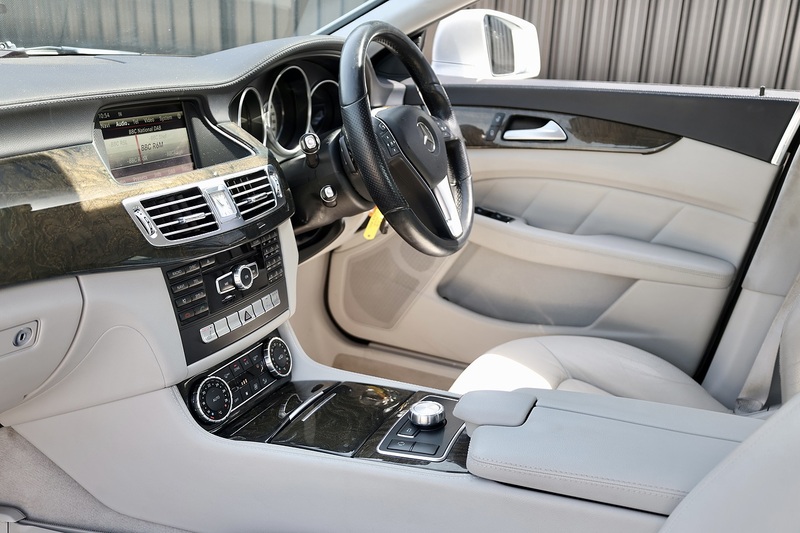 Mercedes-Benz CLS 350 Full Mercedes Main Dealer History Image 6