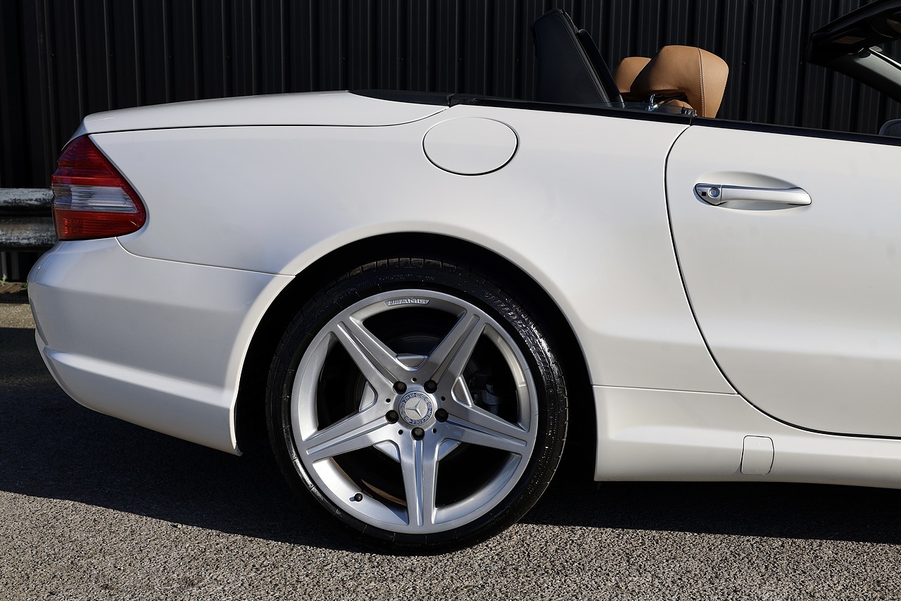 Mercedes-Benz SL 350 AMG Sport Pack AMG Sports Pack + £10k Options + Pano Roof - Large 14