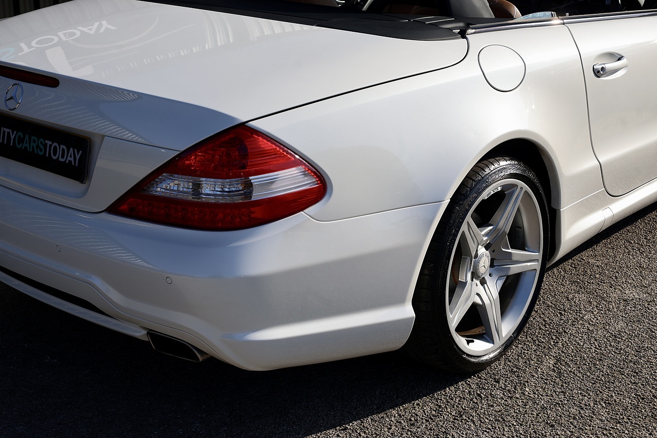 Mercedes-Benz SL 350 AMG Sport Pack AMG Sports Pack + £10k Options + Pano Roof - Large 13