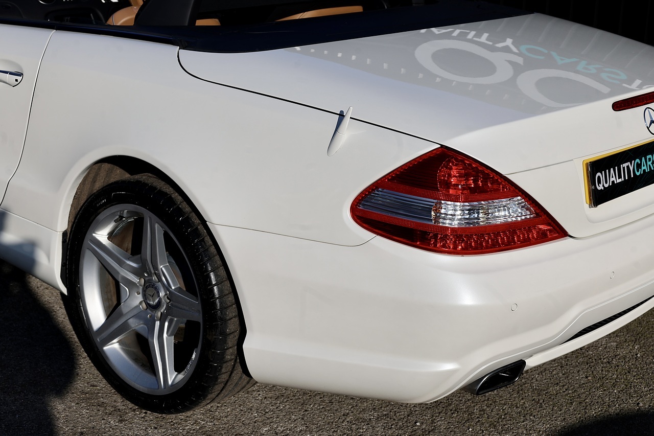 Mercedes-Benz SL 350 AMG Sport Pack AMG Sports Pack + £10k Options + Pano Roof - Large 28