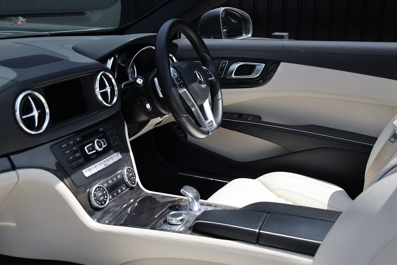 Mercedes-Benz SL 350 AMG Sports Pack 1 Owner + £13,500 Cost Options + Very Rare - Large 5