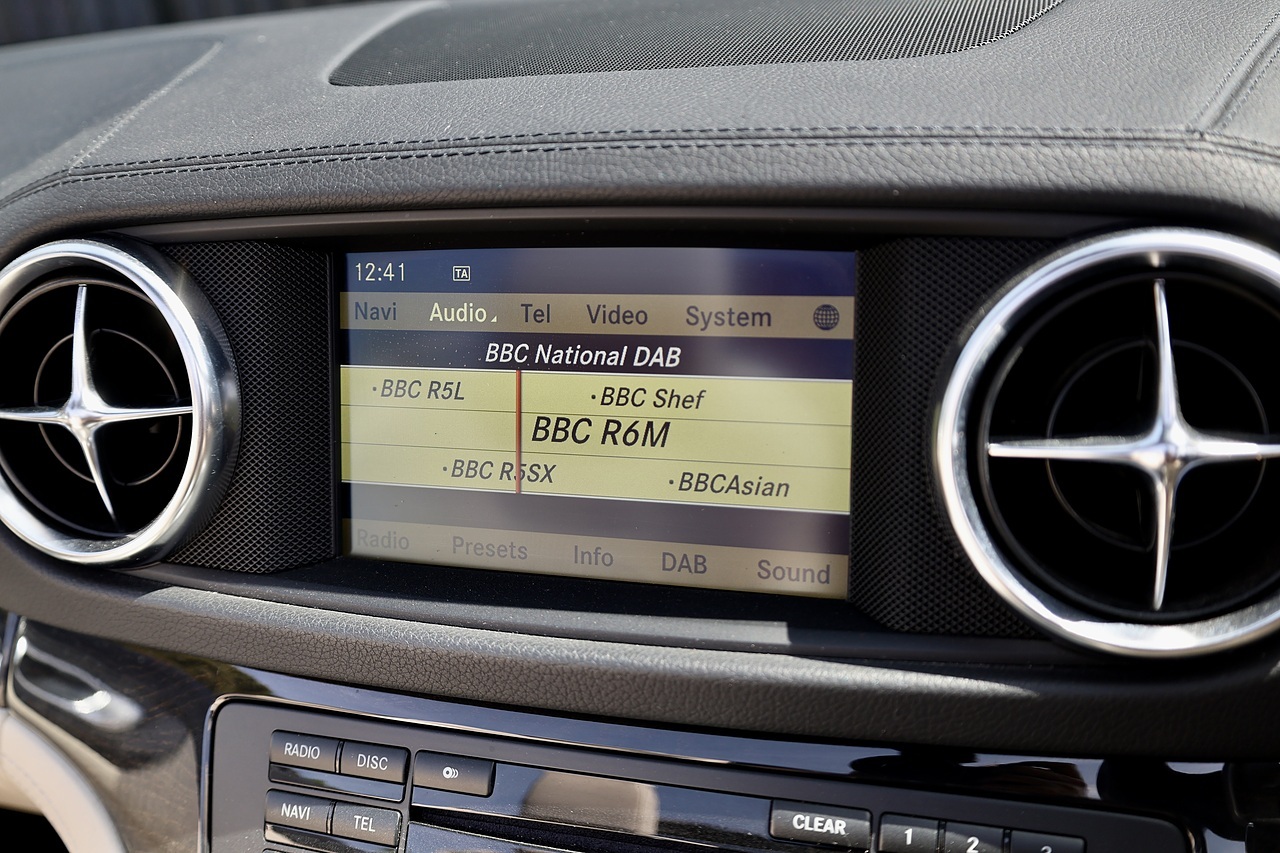 Mercedes-Benz SL 350 AMG Sports Pack 1 Owner + £13,500 Cost Options + Very Rare - Large 31