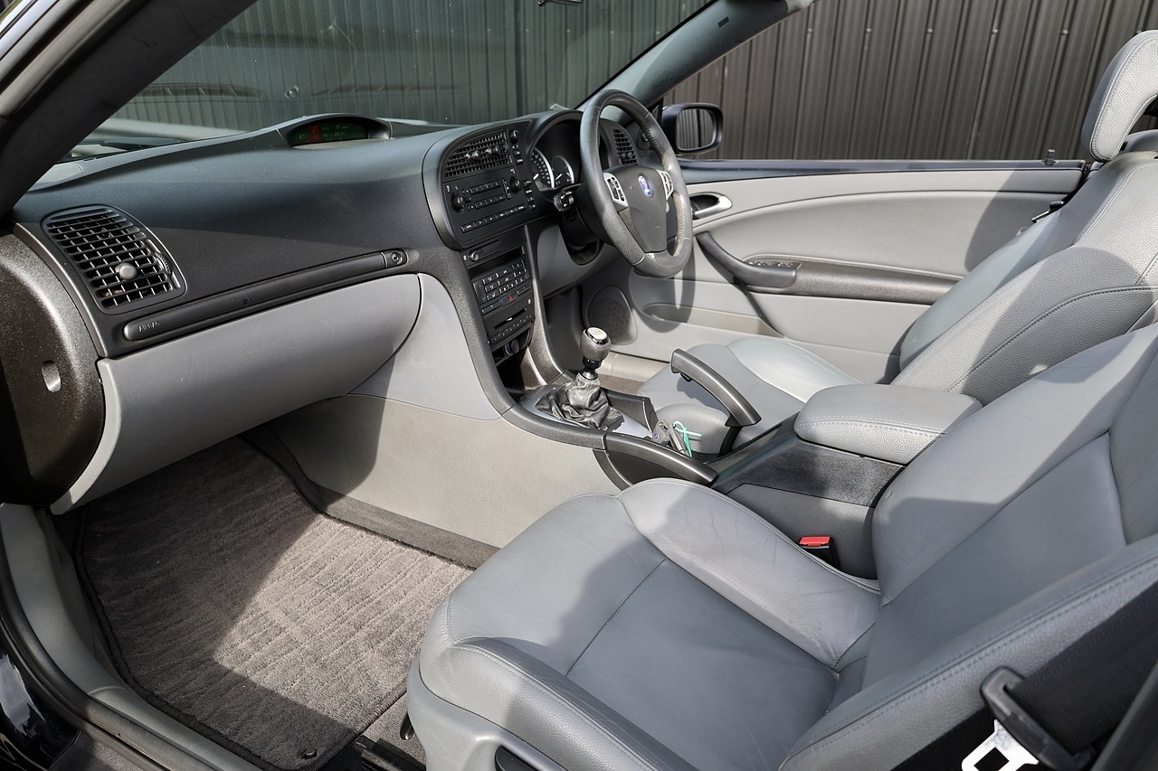 Saab 9-3 Vector Convertible 1 Former Keeper + Just Serviced by Saab Specialist - Large 2