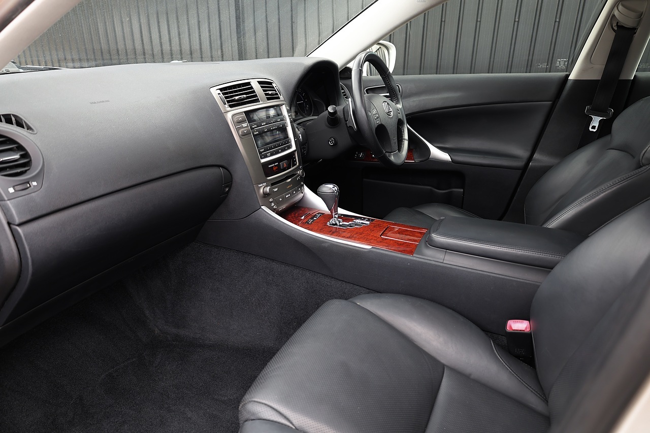 Lexus IS 250 SE-L Glass Sunroof + High Spec + Just Serviced by Lexus - Large 2