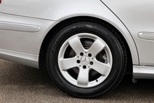 Mercedes-Benz E280 Avantgarde Rare Model + Just Serviced by MB Dealer + ULEZ - Thumb 35