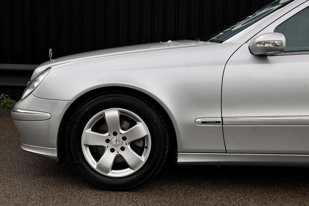 Mercedes-Benz E280 Avantgarde Rare Model + Just Serviced by MB Dealer + ULEZ - Large 30