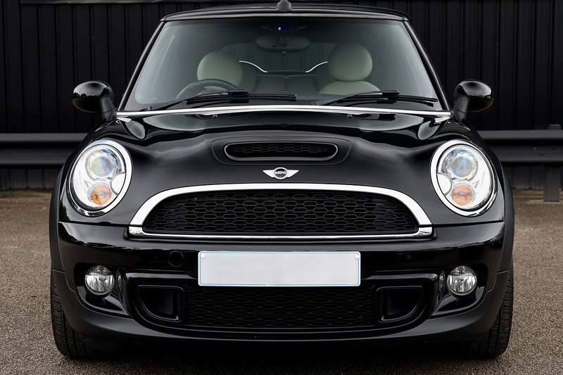 MINI Cooper S Convertiblw £4,500 Extras + CHILI Pack + Heated Leather + Harmon Kardon Image 3