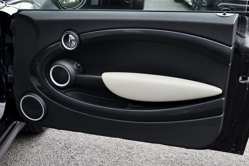 MINI Cooper S Convertiblw £4,500 Extras + CHILI Pack + Heated Leather + Harmon Kardon Image 22