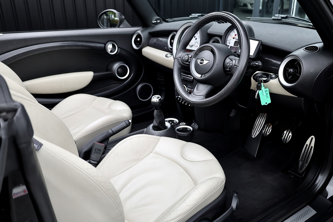 MINI Cooper S Convertiblw £4,500 Extras + CHILI Pack + Heated Leather + Harmon Kardon - Large 6