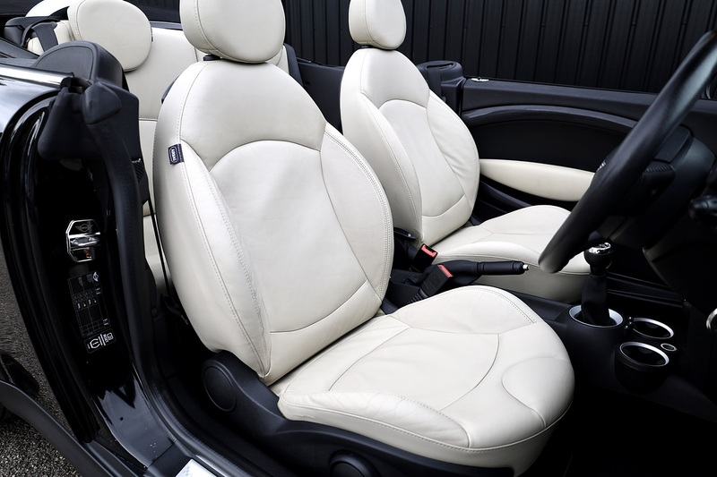 MINI Cooper S Convertiblw £4,500 Extras + CHILI Pack + Heated Leather + Harmon Kardon Image 7