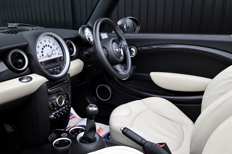 MINI Cooper S Convertiblw £4,500 Extras + CHILI Pack + Heated Leather + Harmon Kardon Image 8