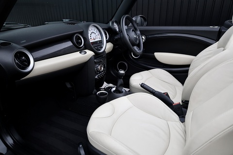 £4,500 Extras + CHILI Pack + Heated Leather + Harmon Kardon