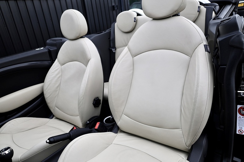 MINI Cooper S Convertiblw £4,500 Extras + CHILI Pack + Heated Leather + Harmon Kardon Image 9